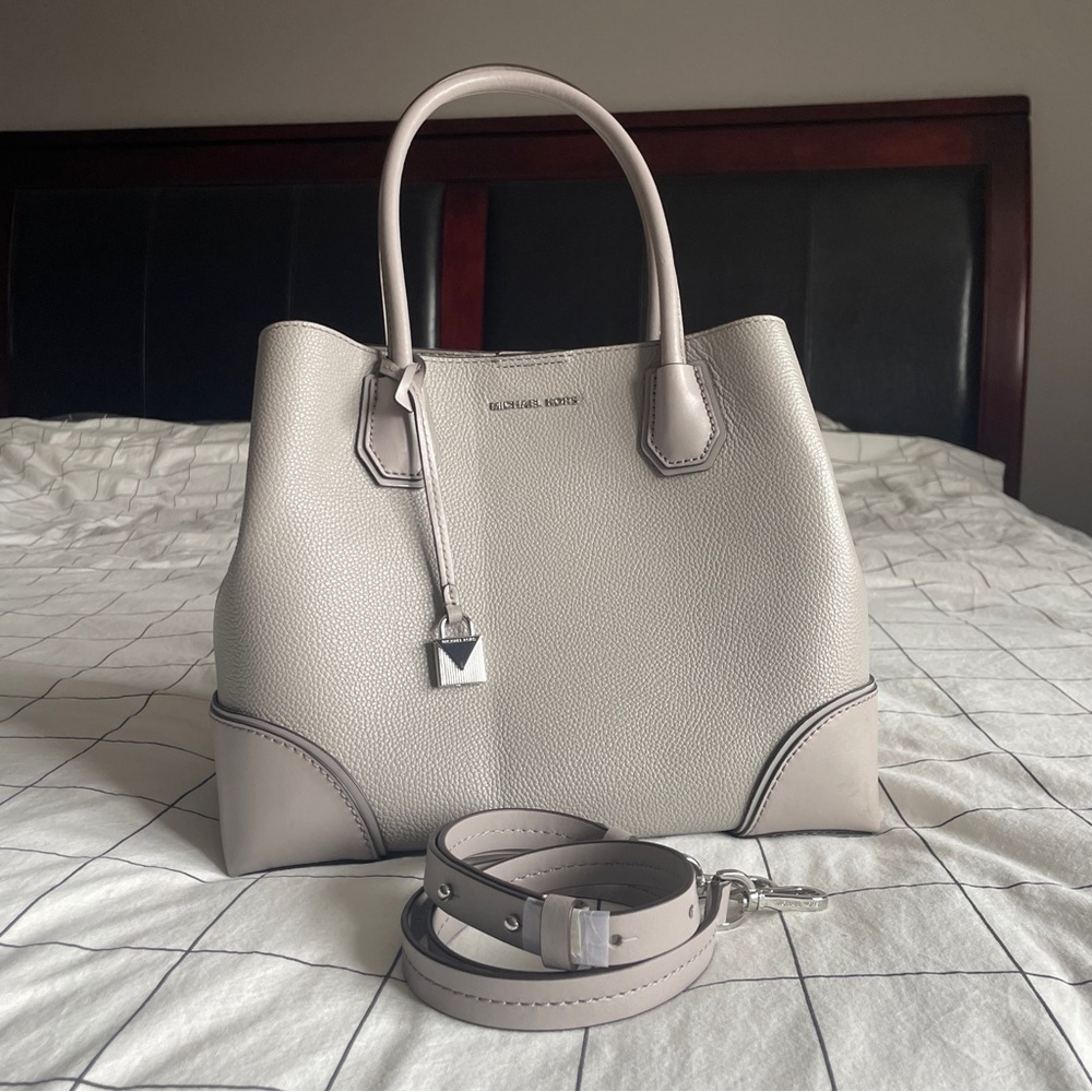 NEW - Michael Kors Mercer Gallery Medium Satchel - Pearl Grey